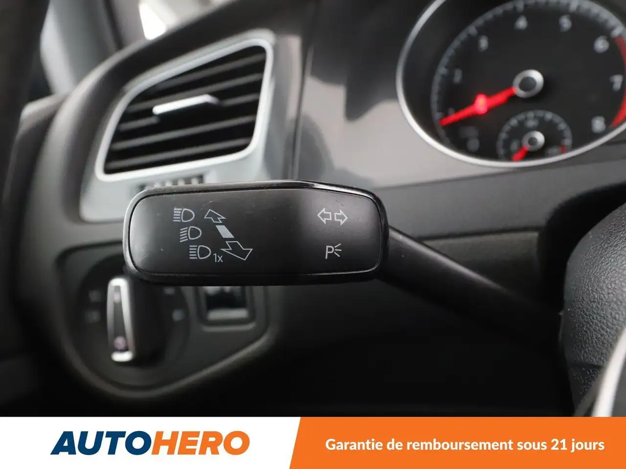 Volkswagen Golf Standard Model — photo 29