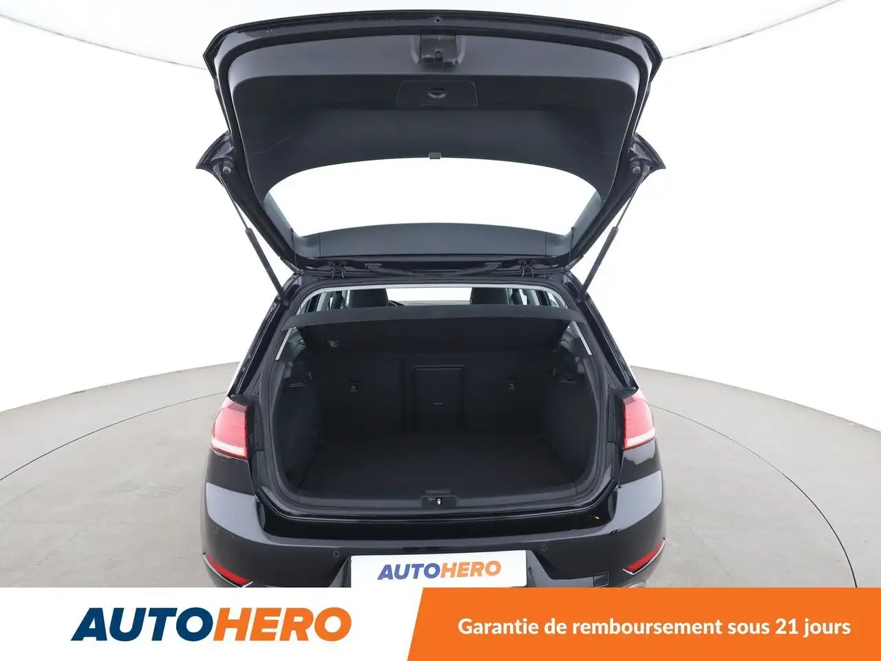 Volkswagen Golf Standard Model — photo 16