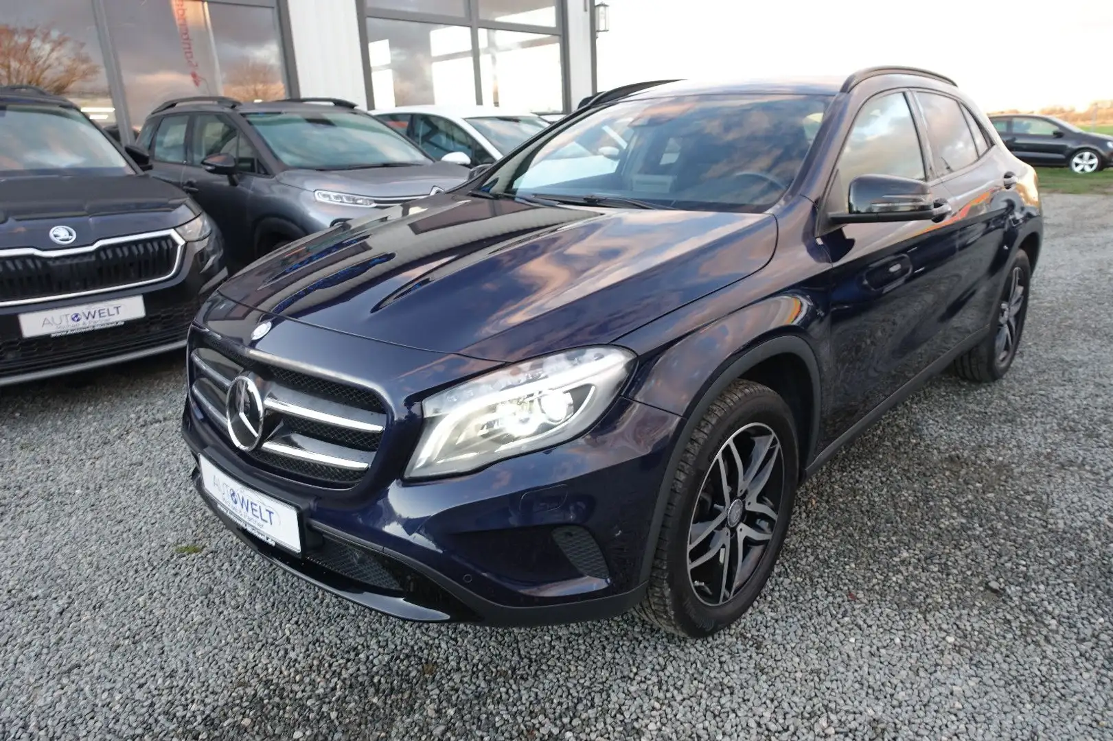 Mercedes-Benz GLA 200 Aut. KAM ACC LED NAV TLeder TÜV+Isnp.Neu Blau - 2
