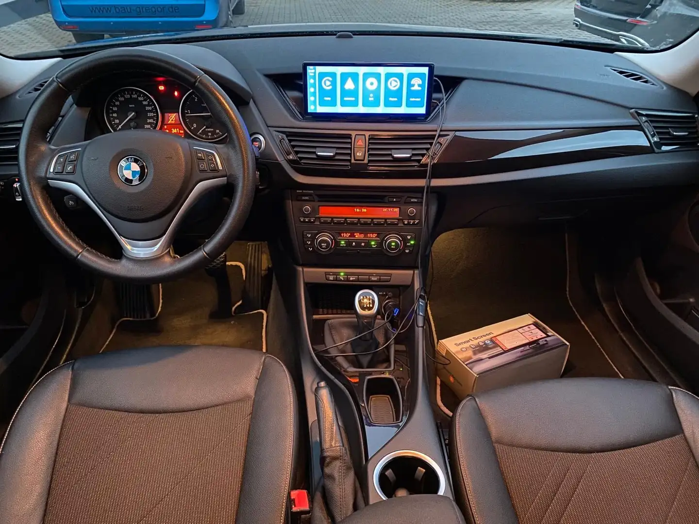 BMW X1 18 d sDrive Schwarz - 2