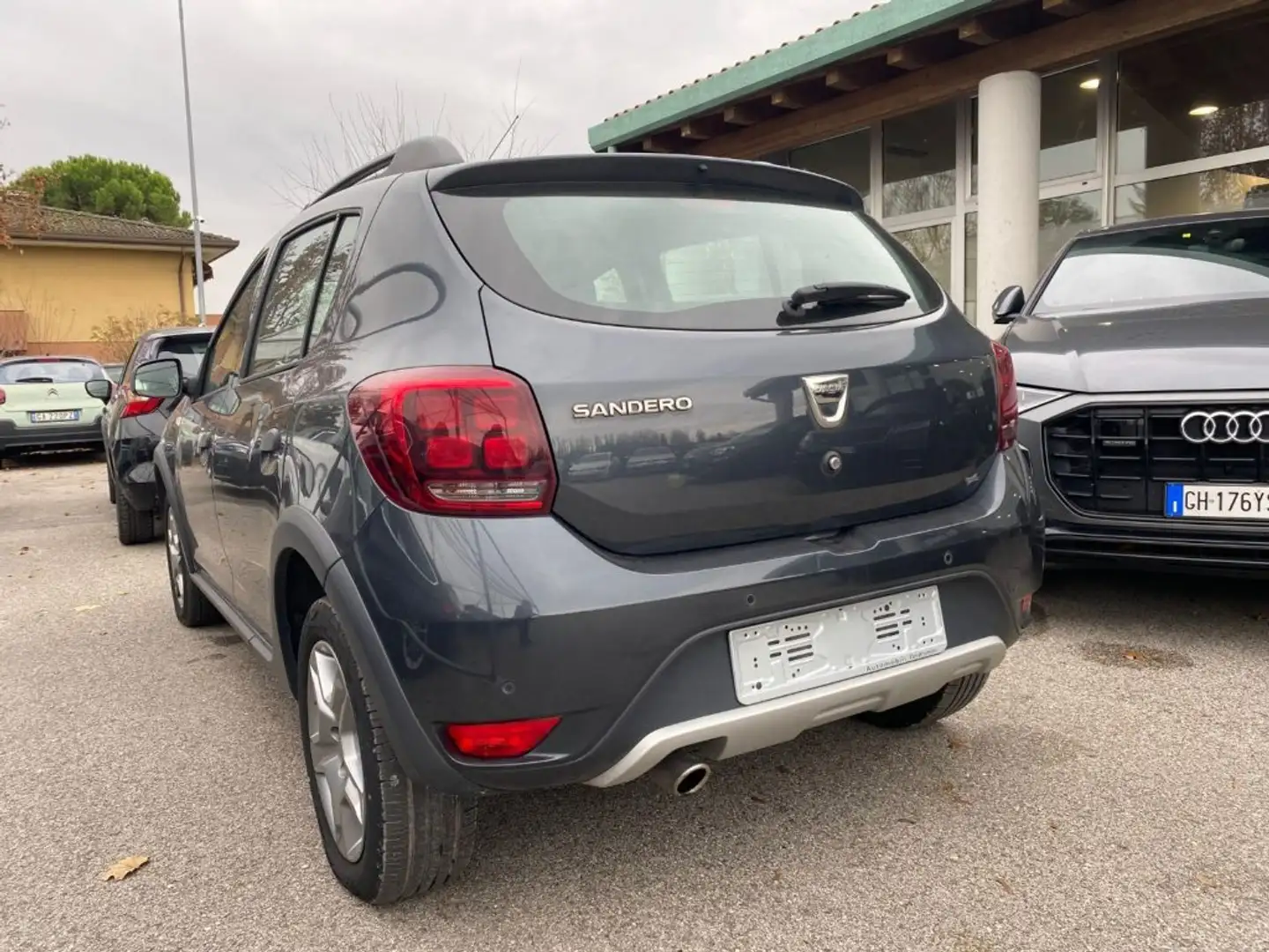 Dacia Sandero Stepway 1.0 TCe 100 CV ECO-G Comfort Gris - 2