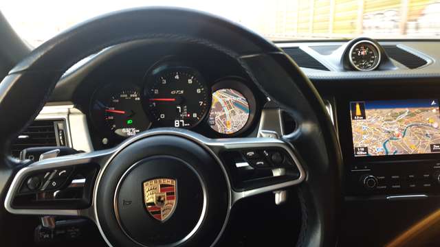 Imagine Porsche Macan Macan GTS PDK