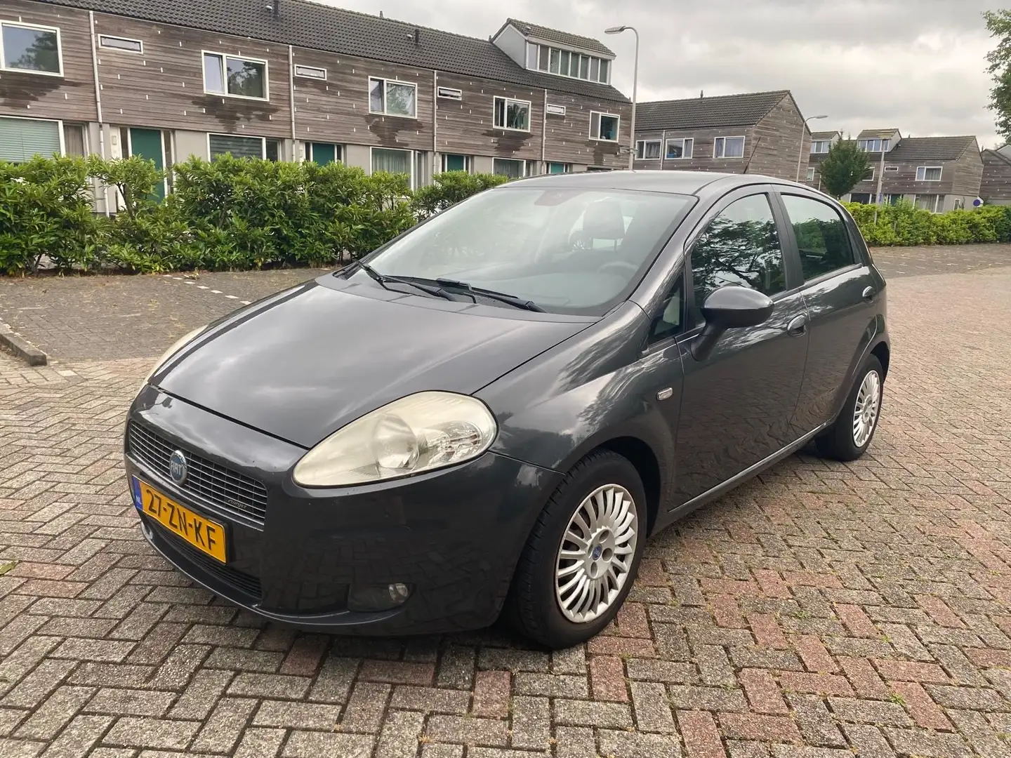 Fiat Punto 1.4-16V Emotion Starjet 5D Recent Onderhoud Grijs - 1