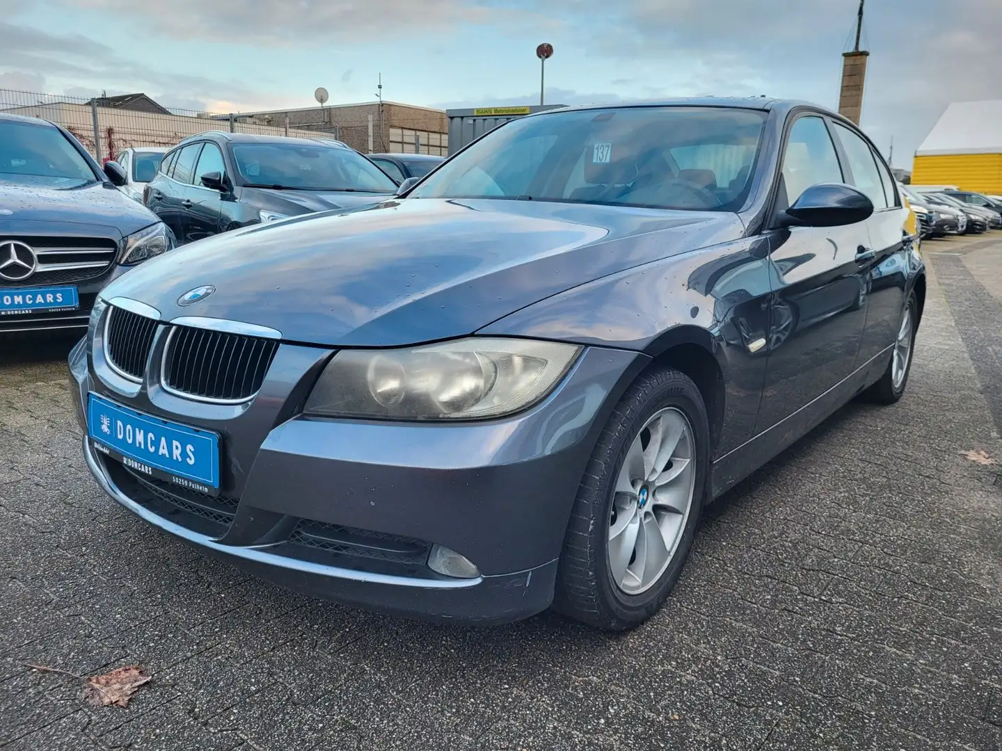 BMW 318 d Limousine E90  // ALU+KLIMA+NAVI// Grau - 2