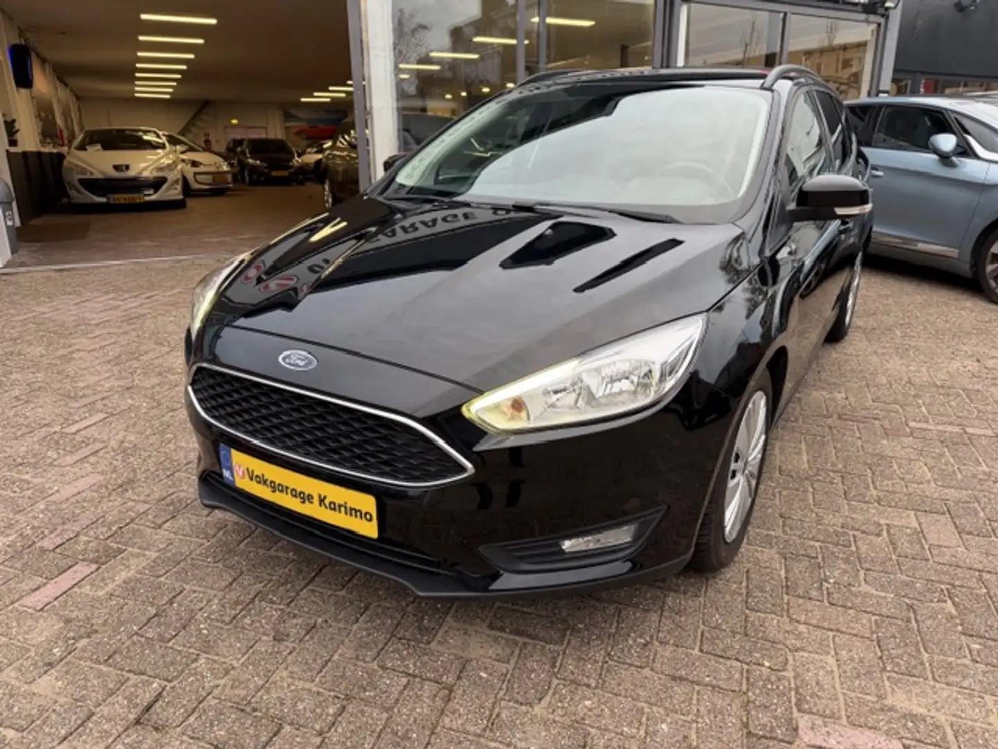 Ford Focus Wagon 1.0 Lease Edition Zwart - 2
