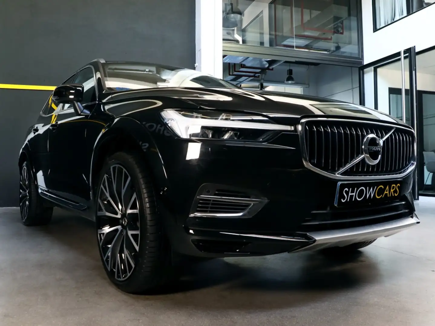 Volvo XC60 T6 Recharge Inscription Schwarz - 2