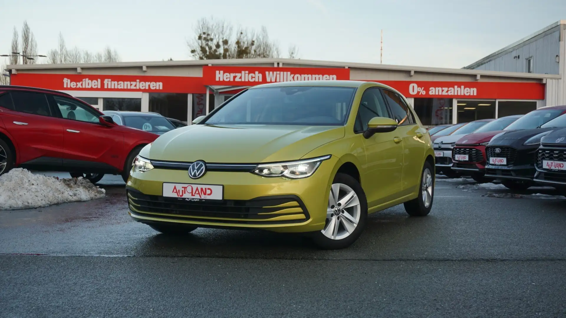 Volkswagen Golf VIII 1.5 TSI Life LED Navi Sitzheizung USB Gelb - 1