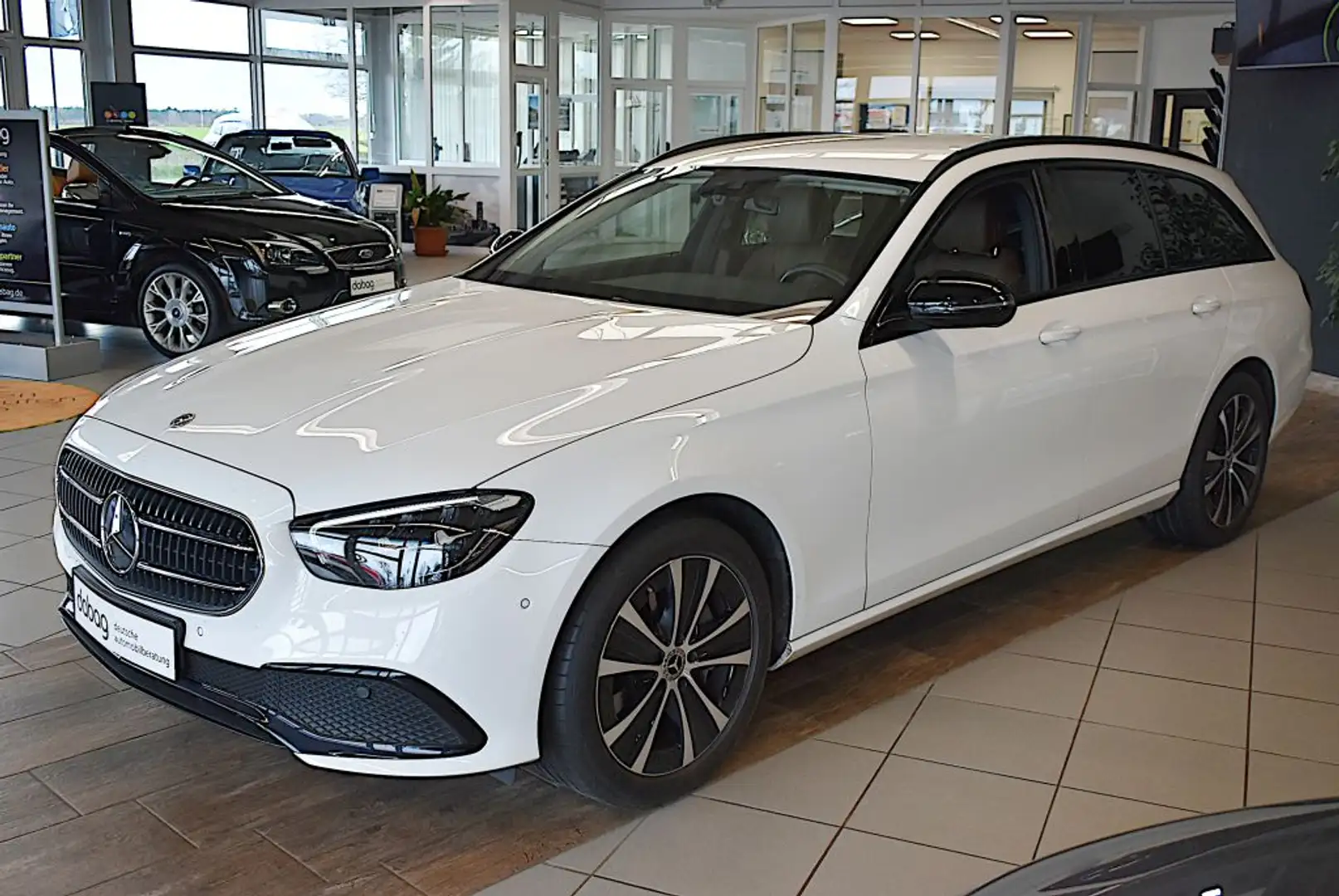 Mercedes-Benz E 300 e T 9G-TRONIC Exclusive White - 1