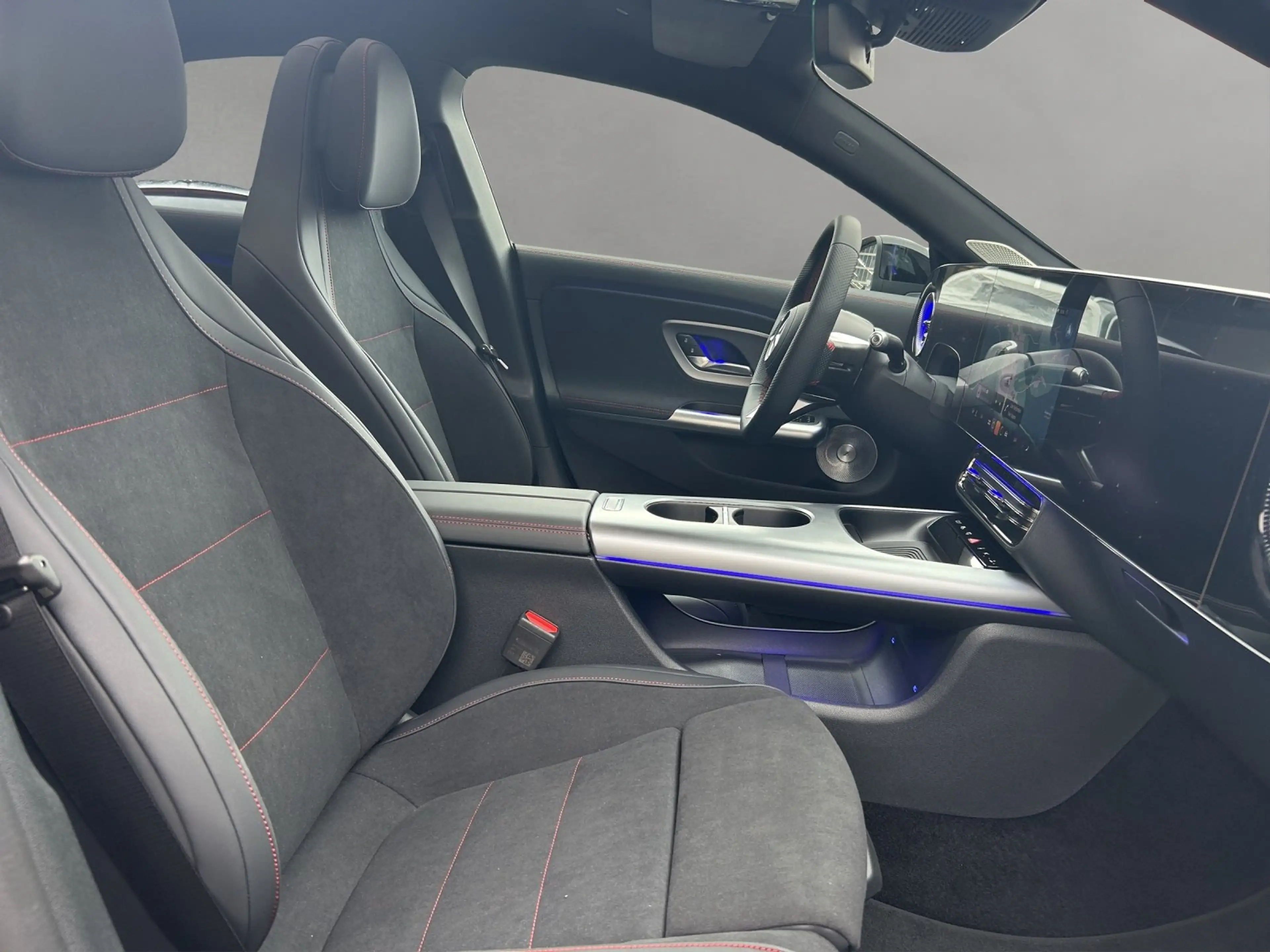 Mercedes-Benz CLA 220 AMG MBUX Multibeam Pano 360° Burm AHK — photo 8