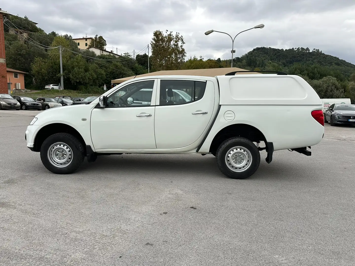 Mitsubishi L200 L200 d.cab 2.5 di-d Invite M1 meccanica perfetta! White - 2