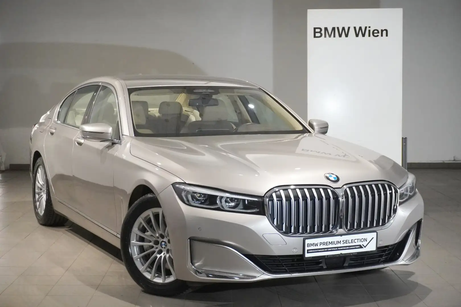 BMW 740 i Silber - 1