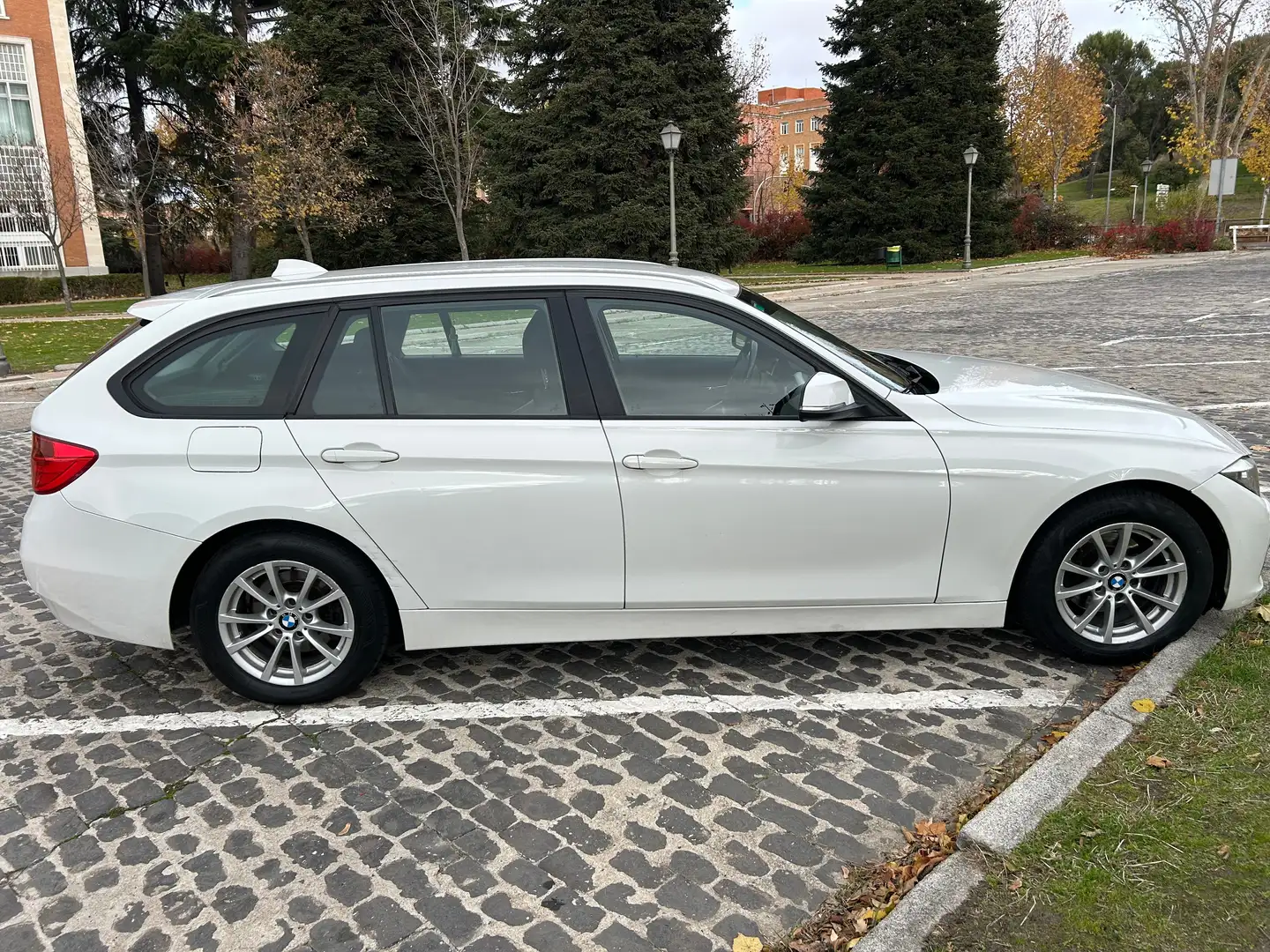 BMW 318 318dA Touring (0.0) Blanco - 1