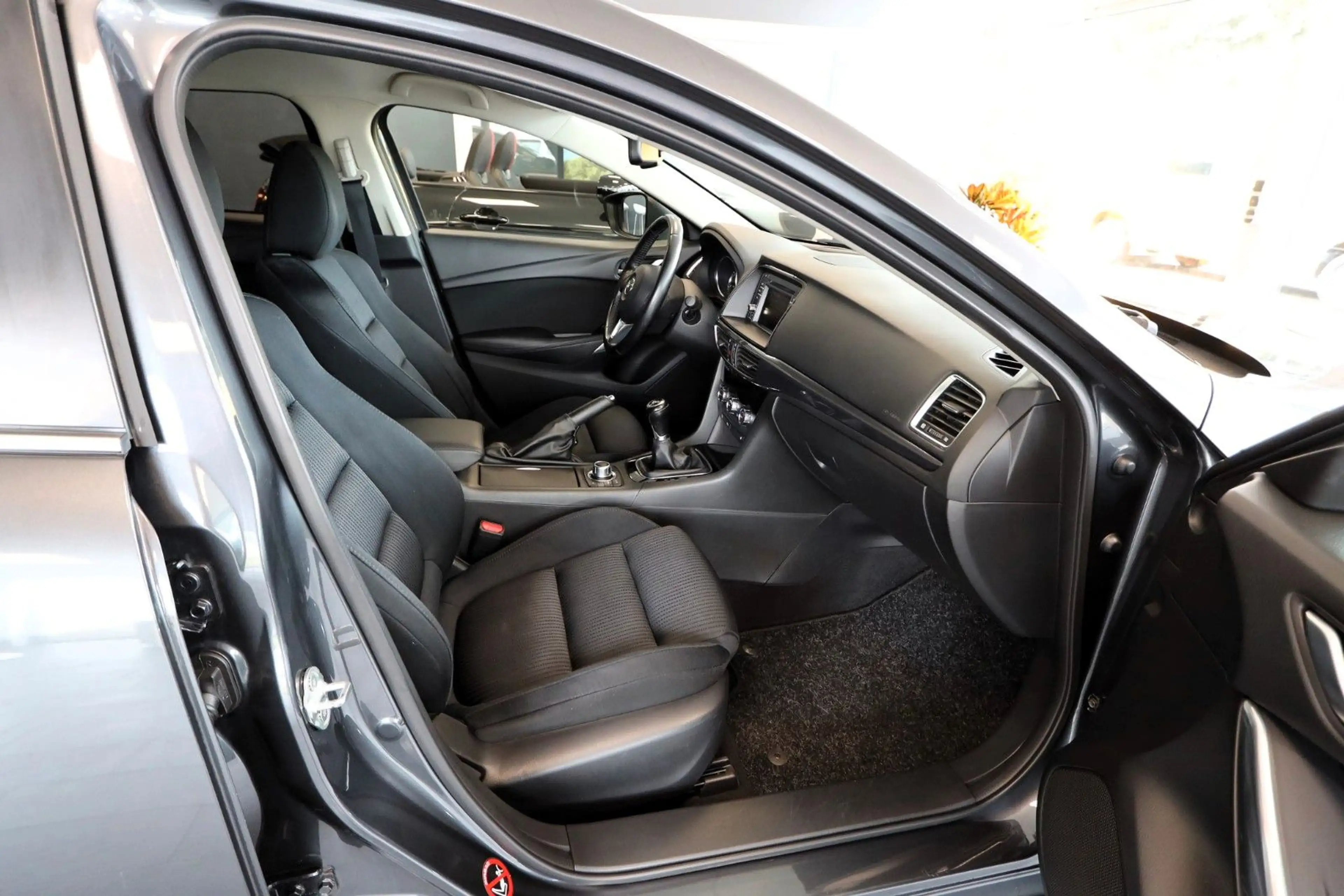 Mazda 6 Kombi Center-Line Bi-Xenon PDC SHZ Tempo Navi — photo 10