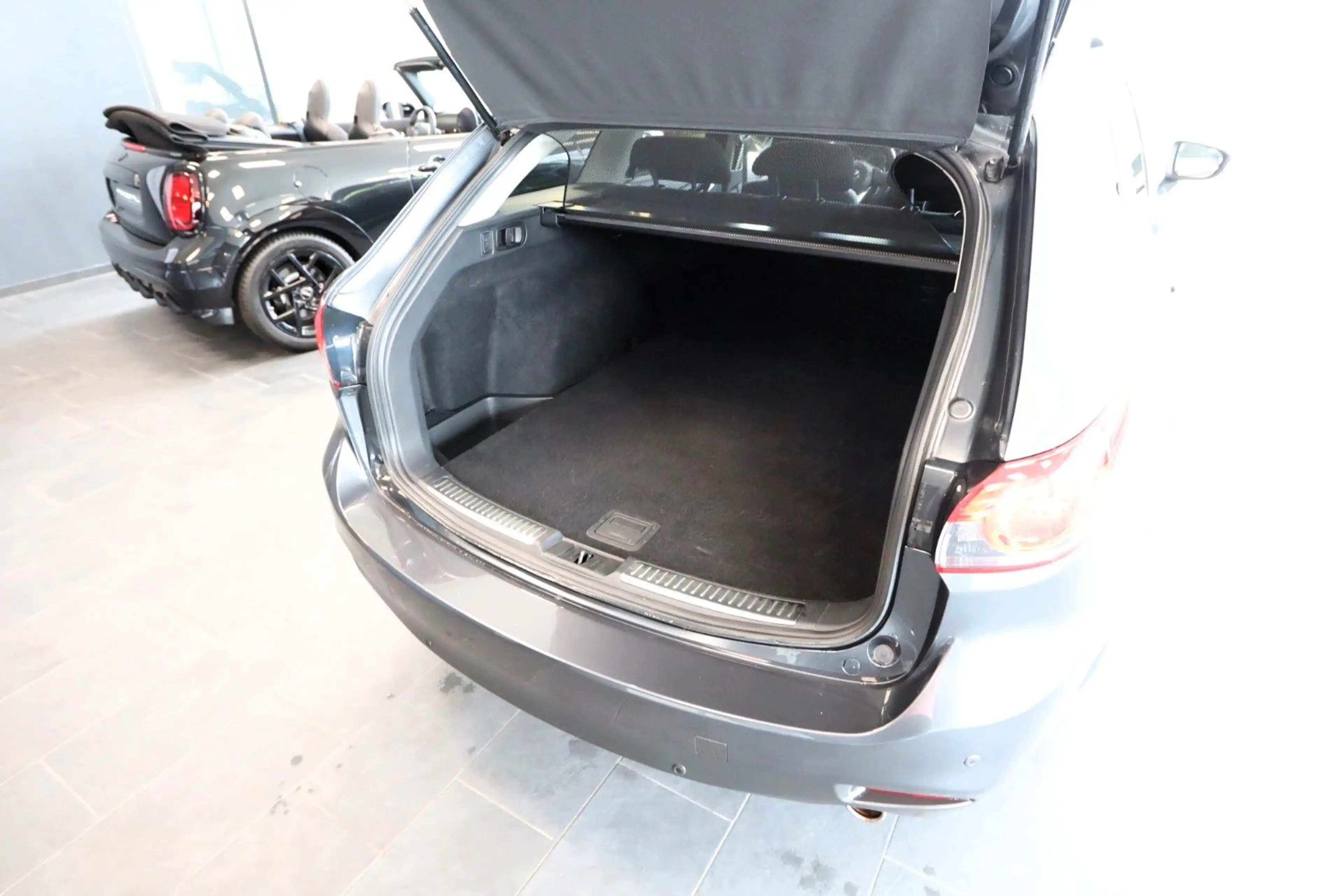 Mazda 6 Kombi Center-Line Bi-Xenon PDC SHZ Tempo Navi — photo 9