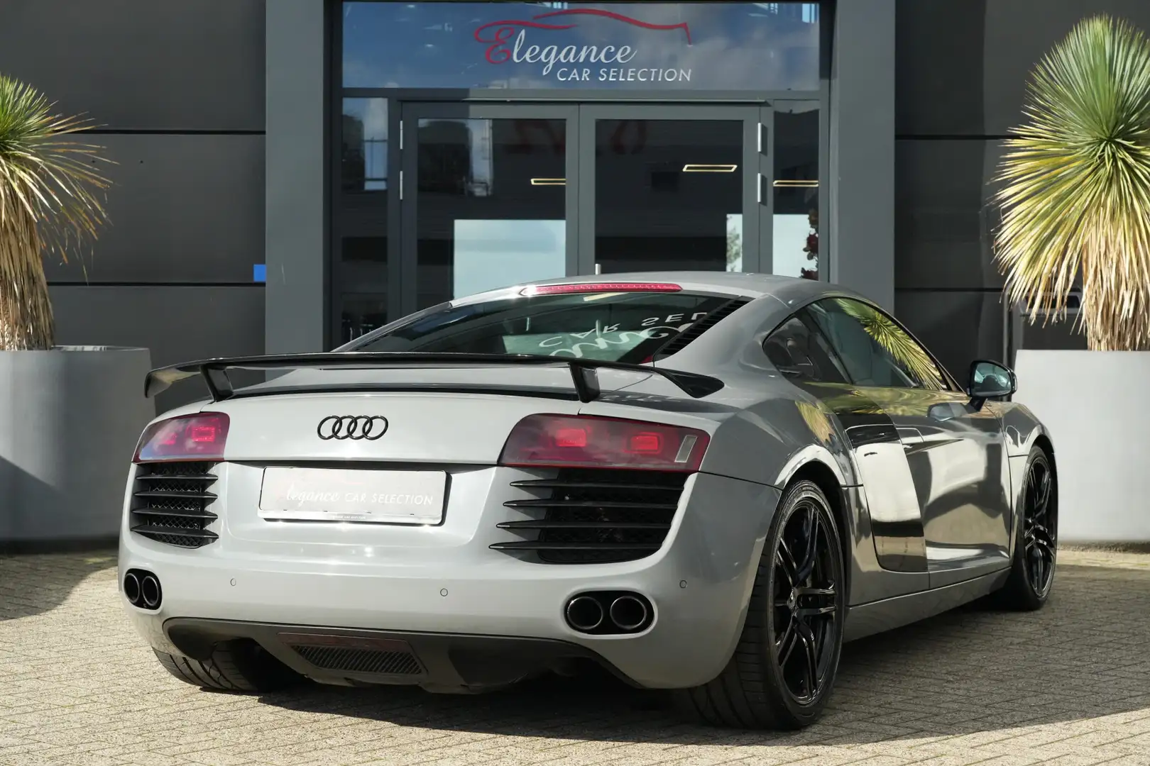 Audi R8 4.2 V8 FSI 420pk Bang&Olufsen/Carbon/Stoelverwarmi Grau - 2