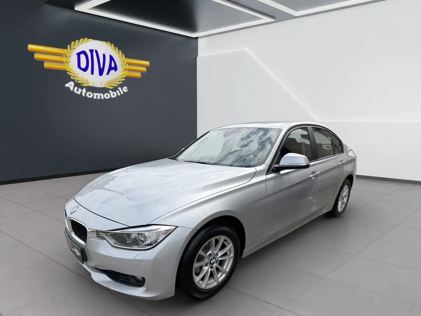 BMW 320 320 i Limousine 1.Hand, Automatik, erst 26Tkm Gris - 1