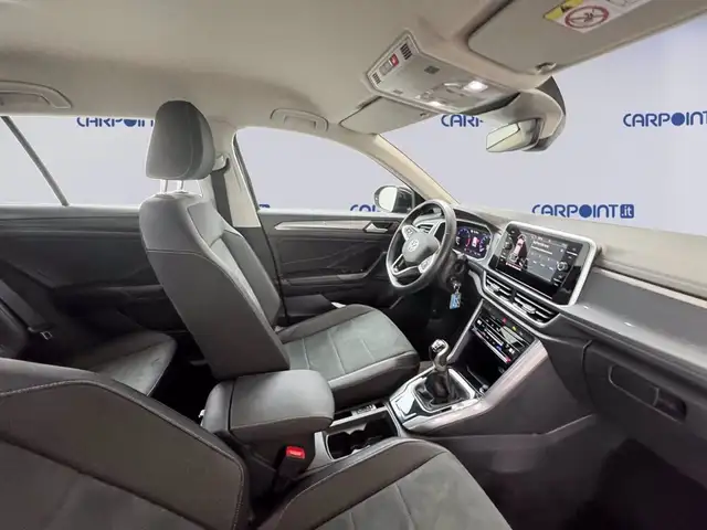 Volkswagen T-Roc view 8