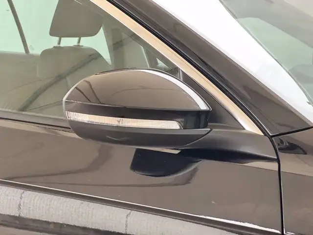 Volkswagen T-Roc view 17