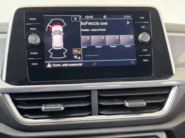 Volkswagen T-Roc view 25