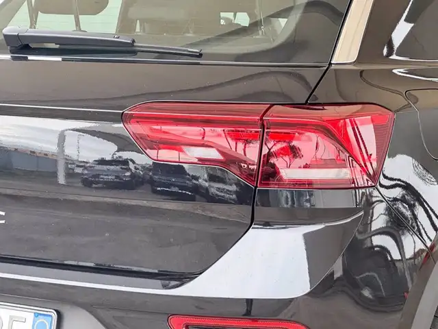 Volkswagen T-Roc view 18
