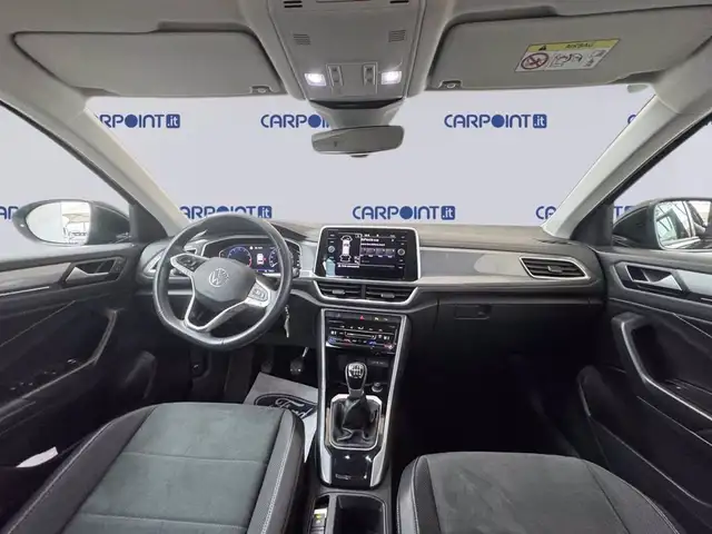 Volkswagen T-Roc view 12