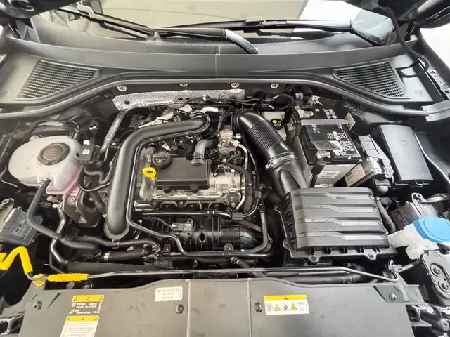 Volkswagen T-Roc view 14