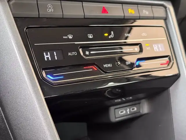 Volkswagen T-Roc view 26