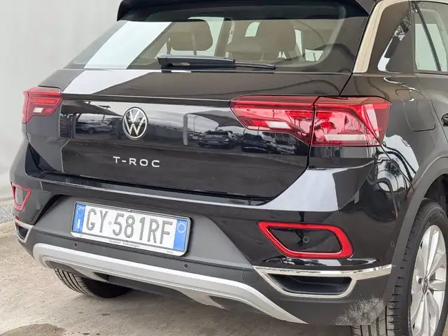 Volkswagen T-Roc view 19