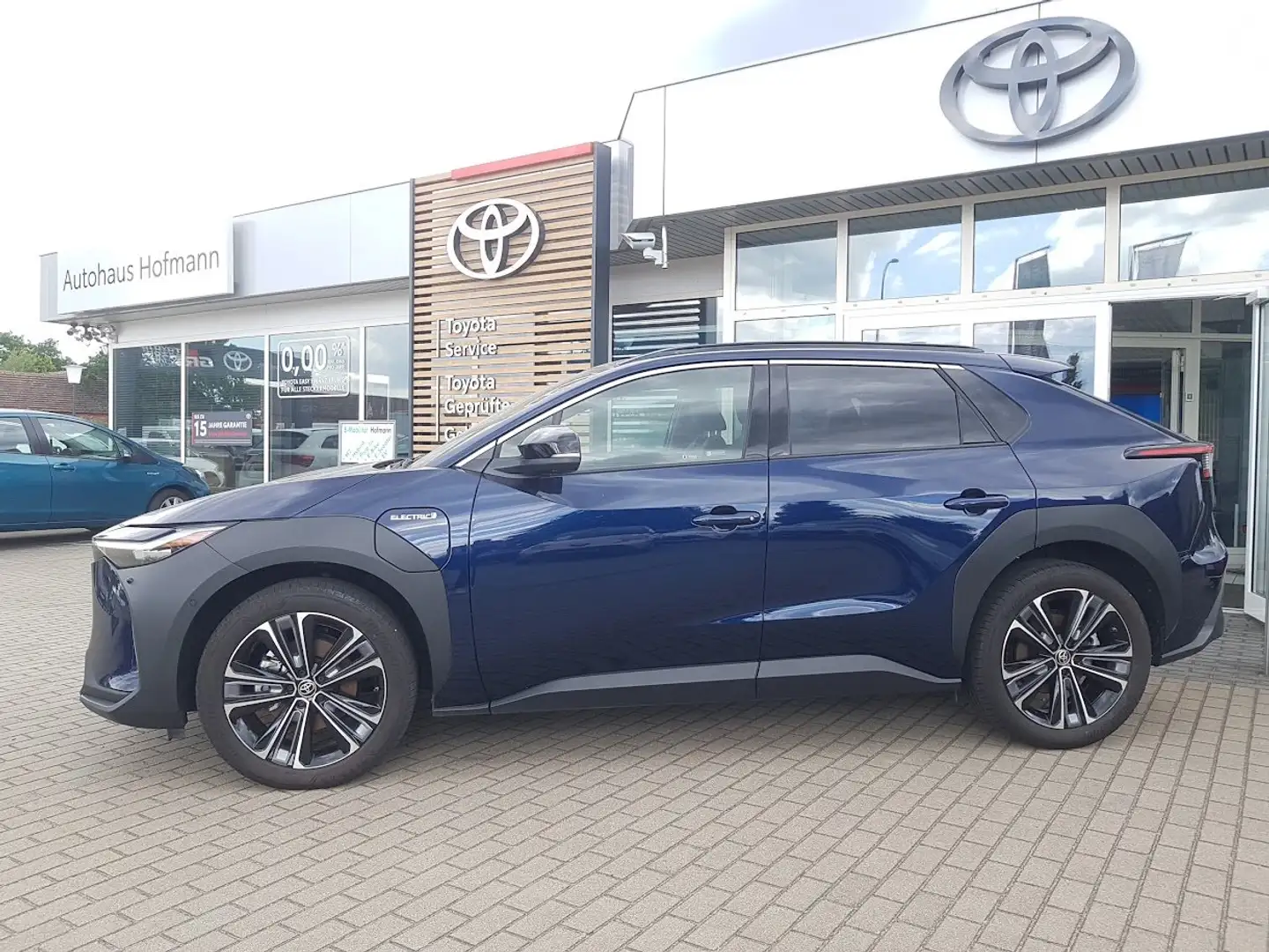 Toyota bZ4X 150 kW - Comfort+Technik-Paket Blauw - 2