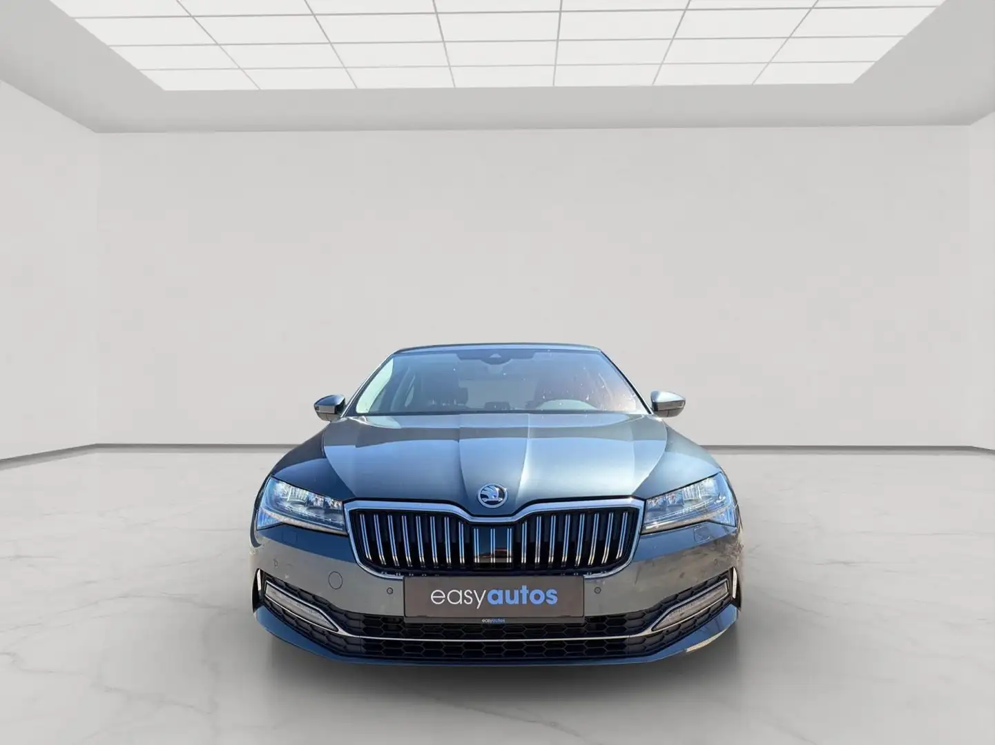 Skoda Superb 1,6 TDI Style DSG Schwarz - 2