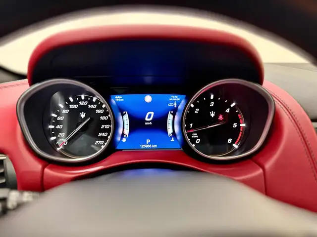 Maserati Levante view 16