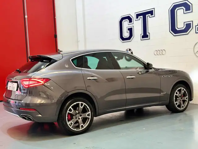 Maserati Levante view 6