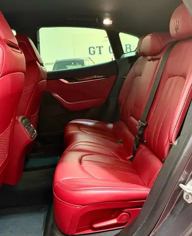 Maserati Levante view 14