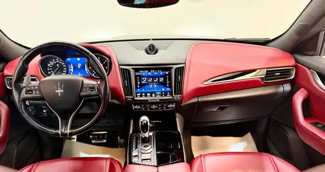 Maserati Levante view 11
