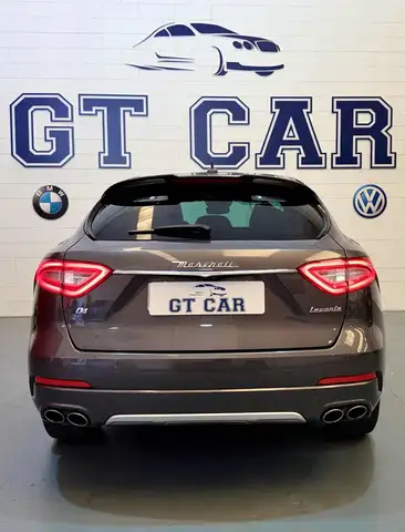 Maserati Levante view 8