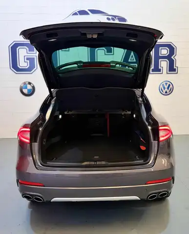 Maserati Levante view 9
