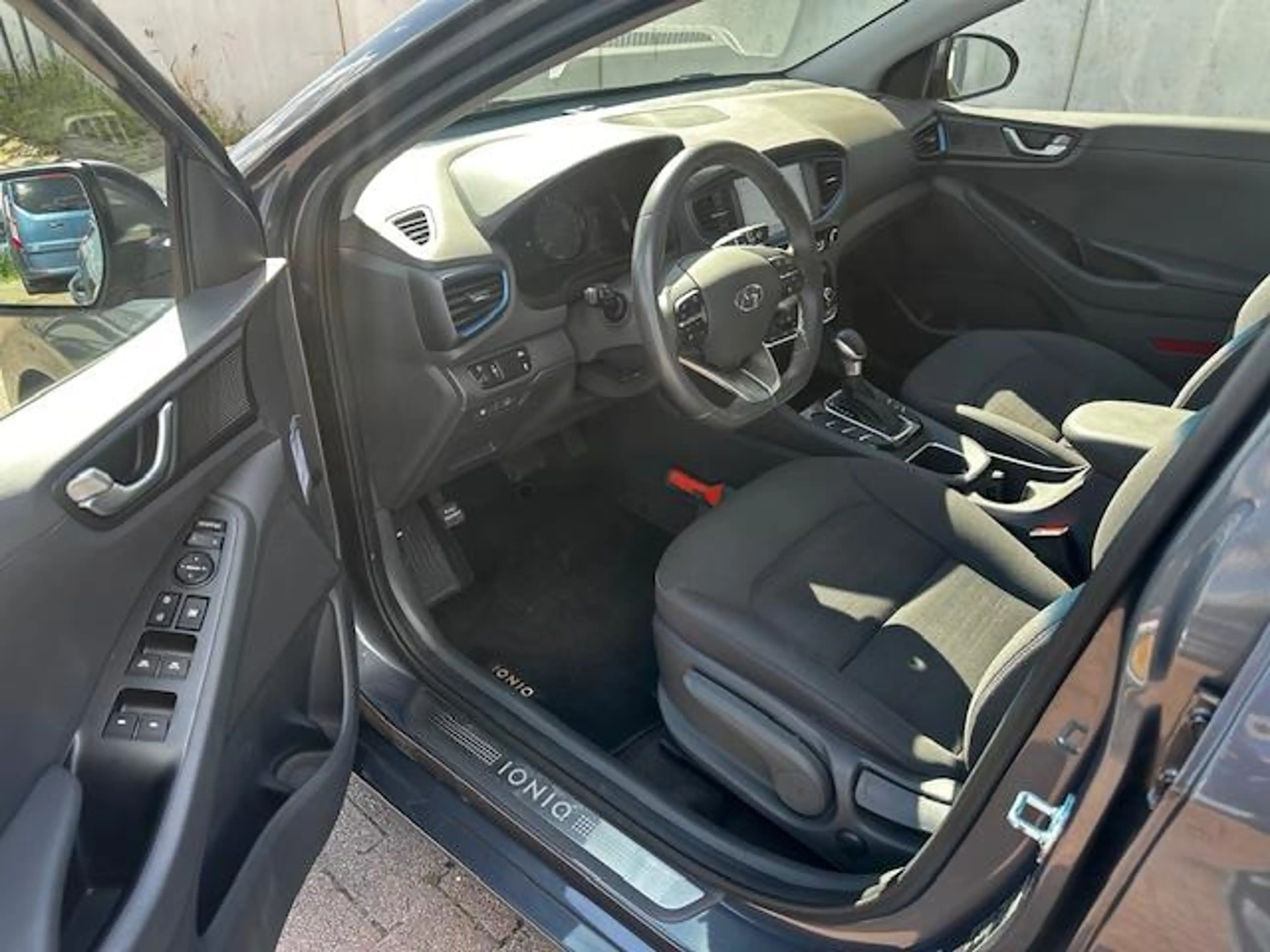 Hyundai IONIQ 1.6 GDi Comfort HYBRID/CARPLAY/NAVI/CRUISE/PDC/AUT — photo 11