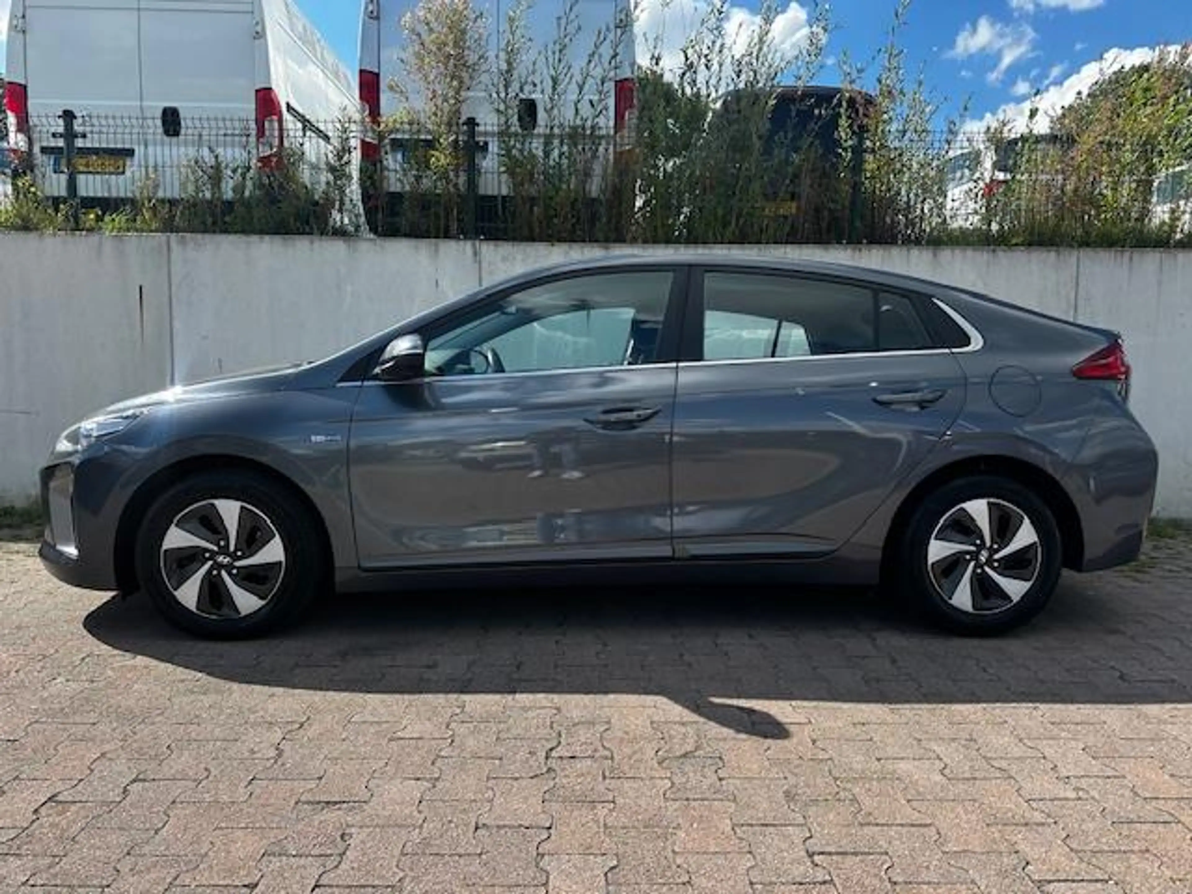 Hyundai IONIQ 1.6 GDi Comfort HYBRID/CARPLAY/NAVI/CRUISE/PDC/AUT — photo 4