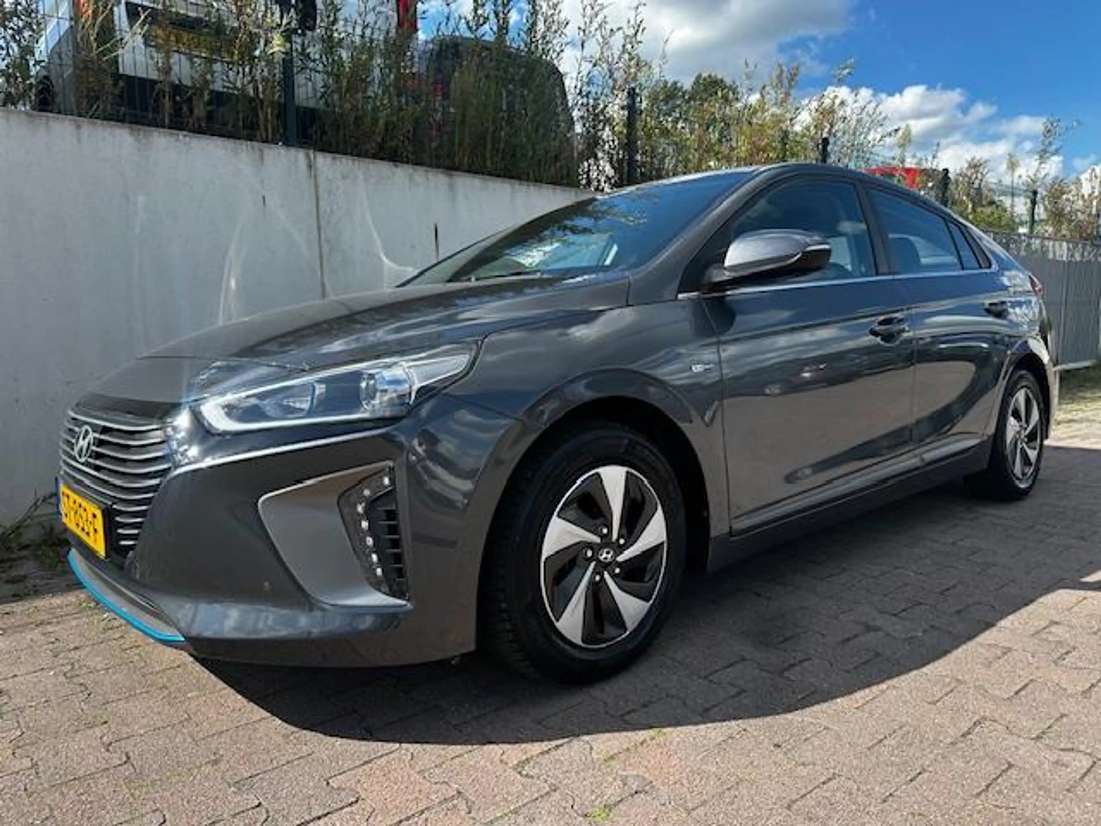 Hyundai IONIQ 1.6 GDi Comfort HYBRID/CARPLAY/NAVI/CRUISE/PDC/AUT — photo 3