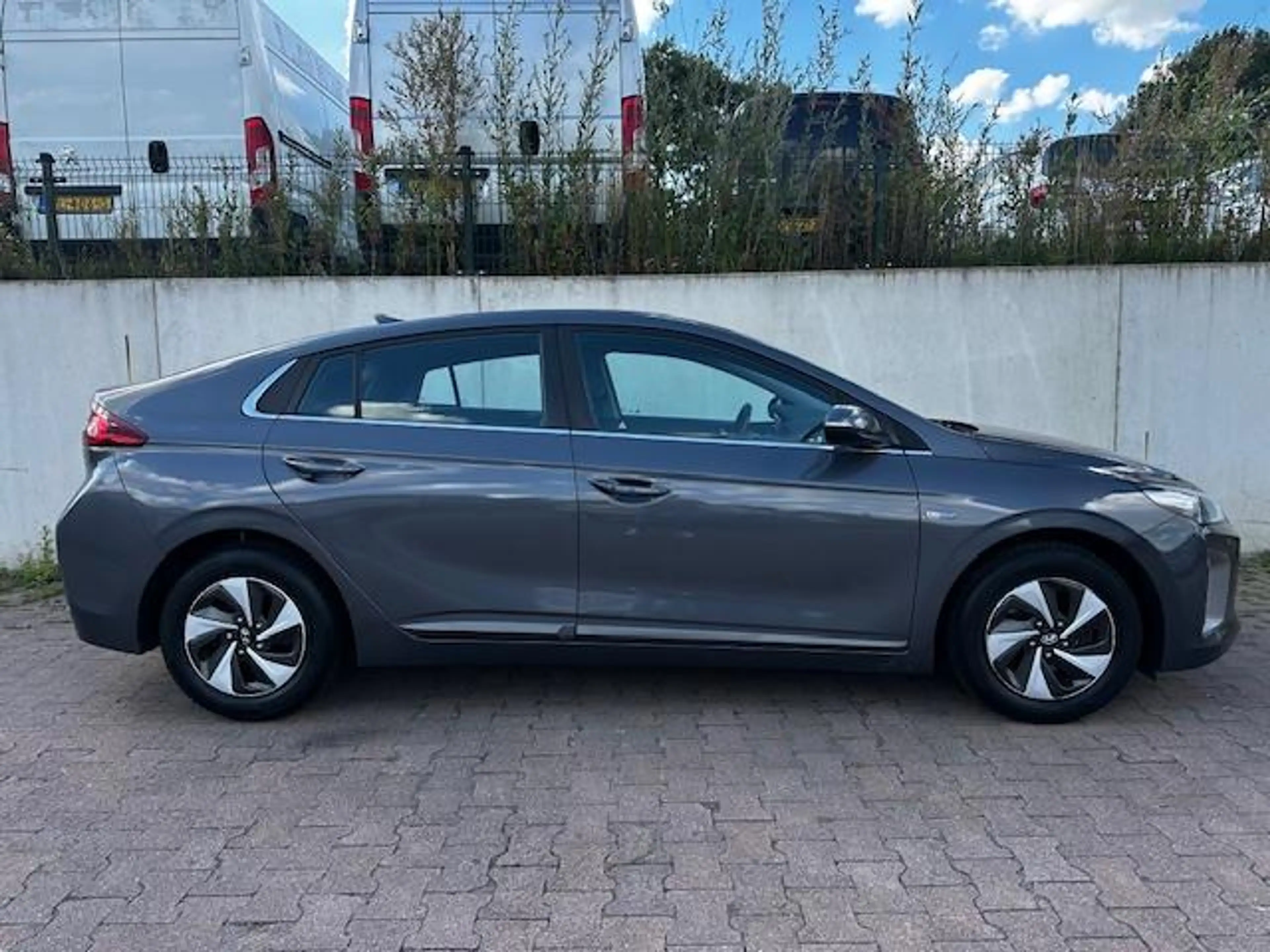Hyundai IONIQ 1.6 GDi Comfort HYBRID/CARPLAY/NAVI/CRUISE/PDC/AUT — photo 8