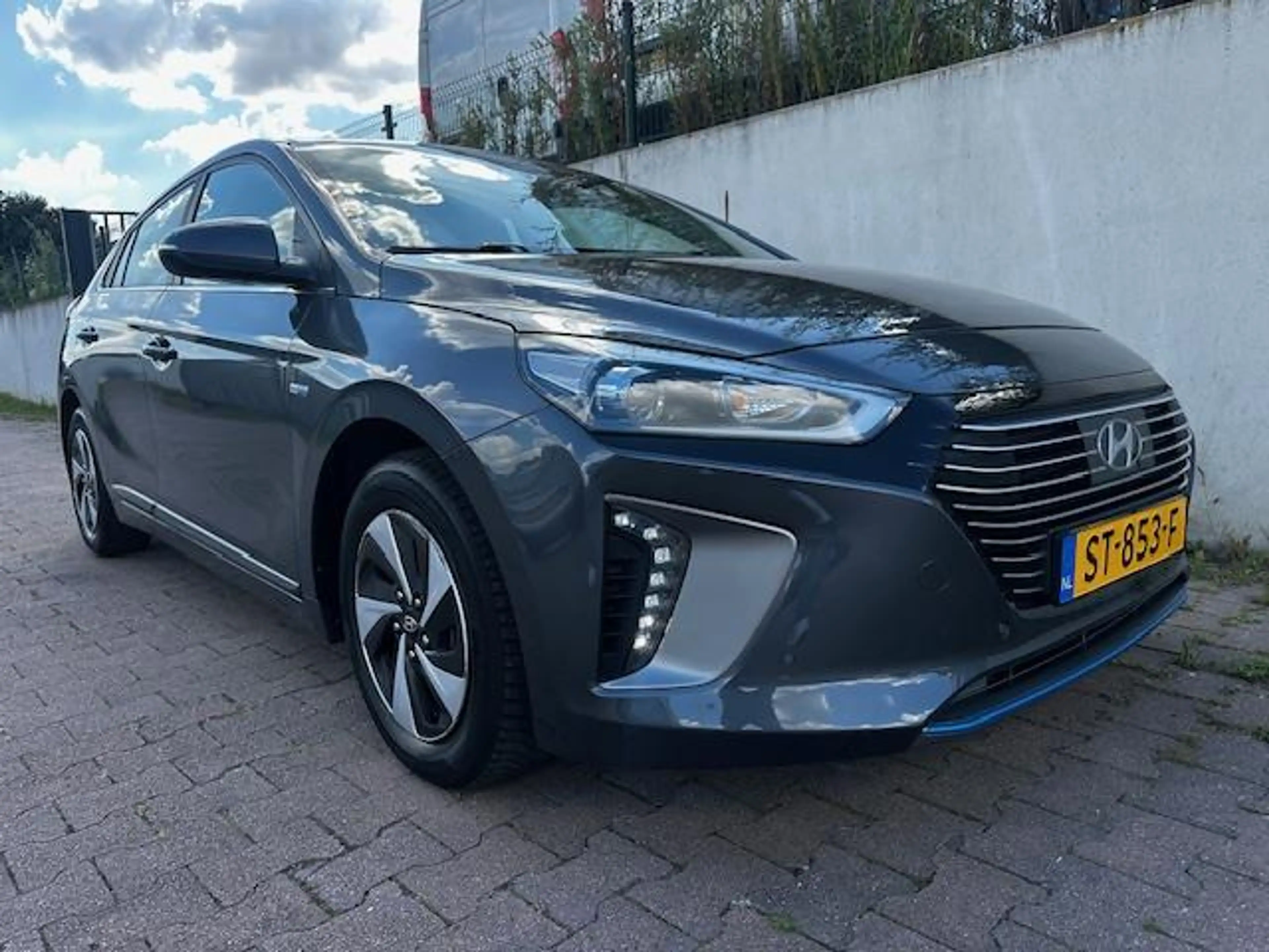 Hyundai IONIQ 1.6 GDi Comfort HYBRID/CARPLAY/NAVI/CRUISE/PDC/AUT — photo 9