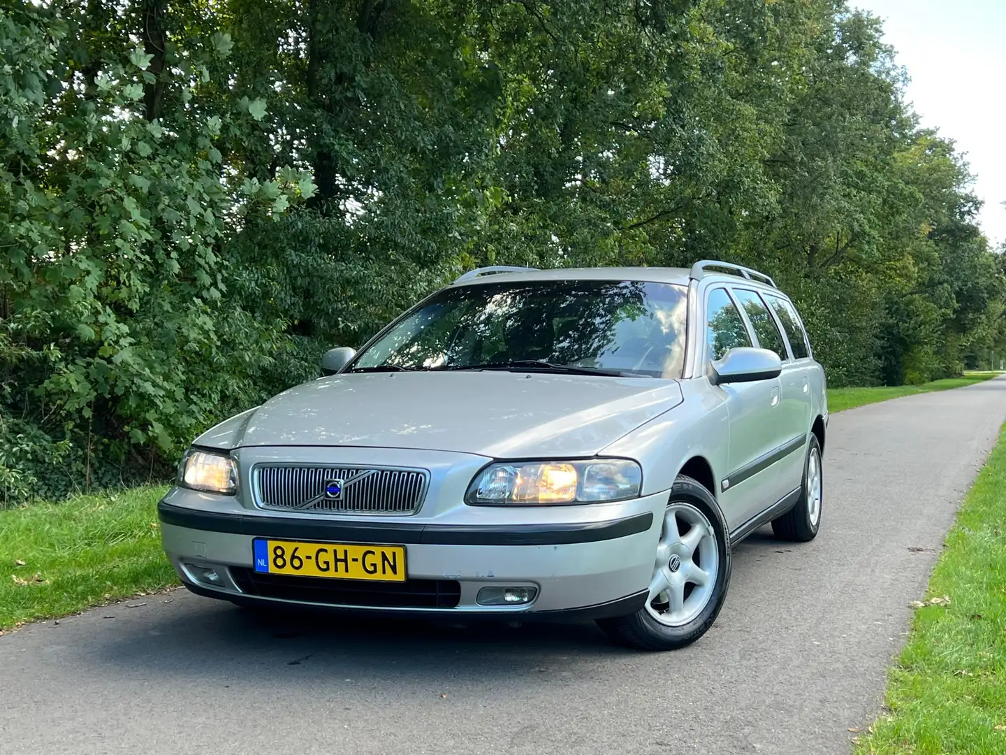 Volvo V70 2.4 Comfort Line | LPG + Cruise + Airco Сірий - 1
