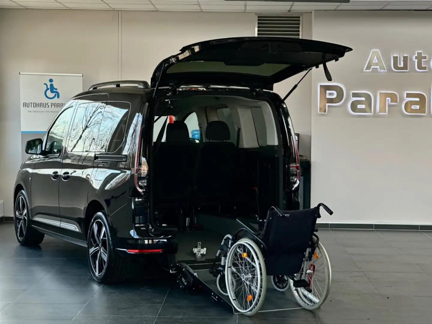 Volkswagen Caddy Move 2.0 TDI DSG Behindertengerecht-Rampe Schwarz - 1