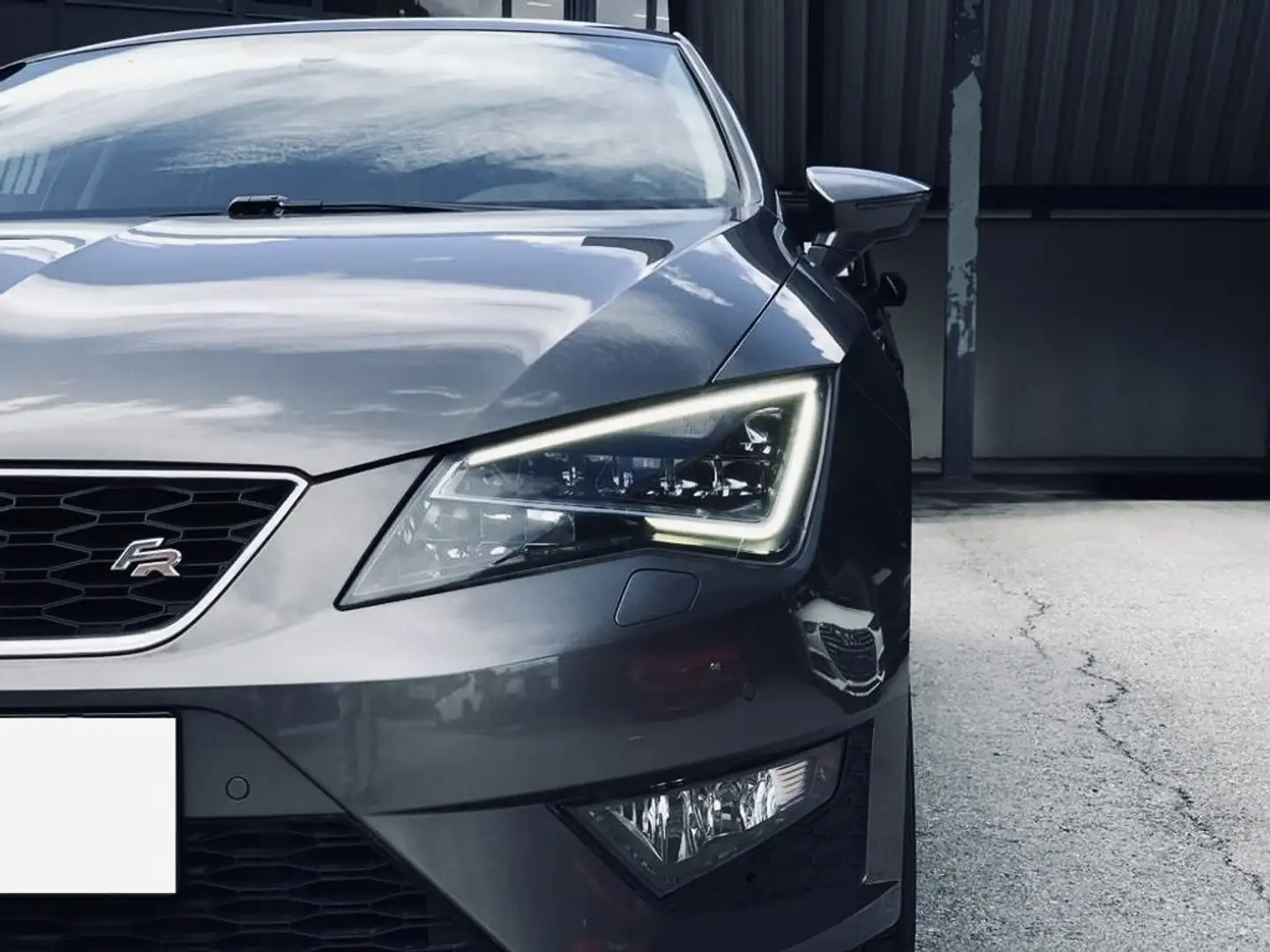 SEAT Leon FR 1,4 TSI Start-Stopp Grau - 2
