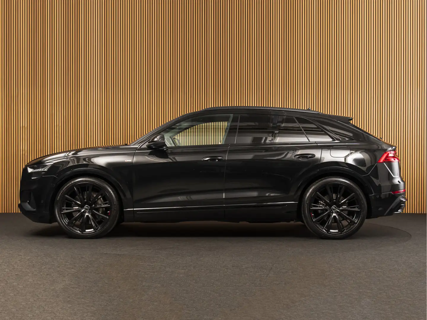 Audi Q8 55 TFSI e quattro 23"-PANO-B&O-TOUR-CITY-PARK Schwarz - 2