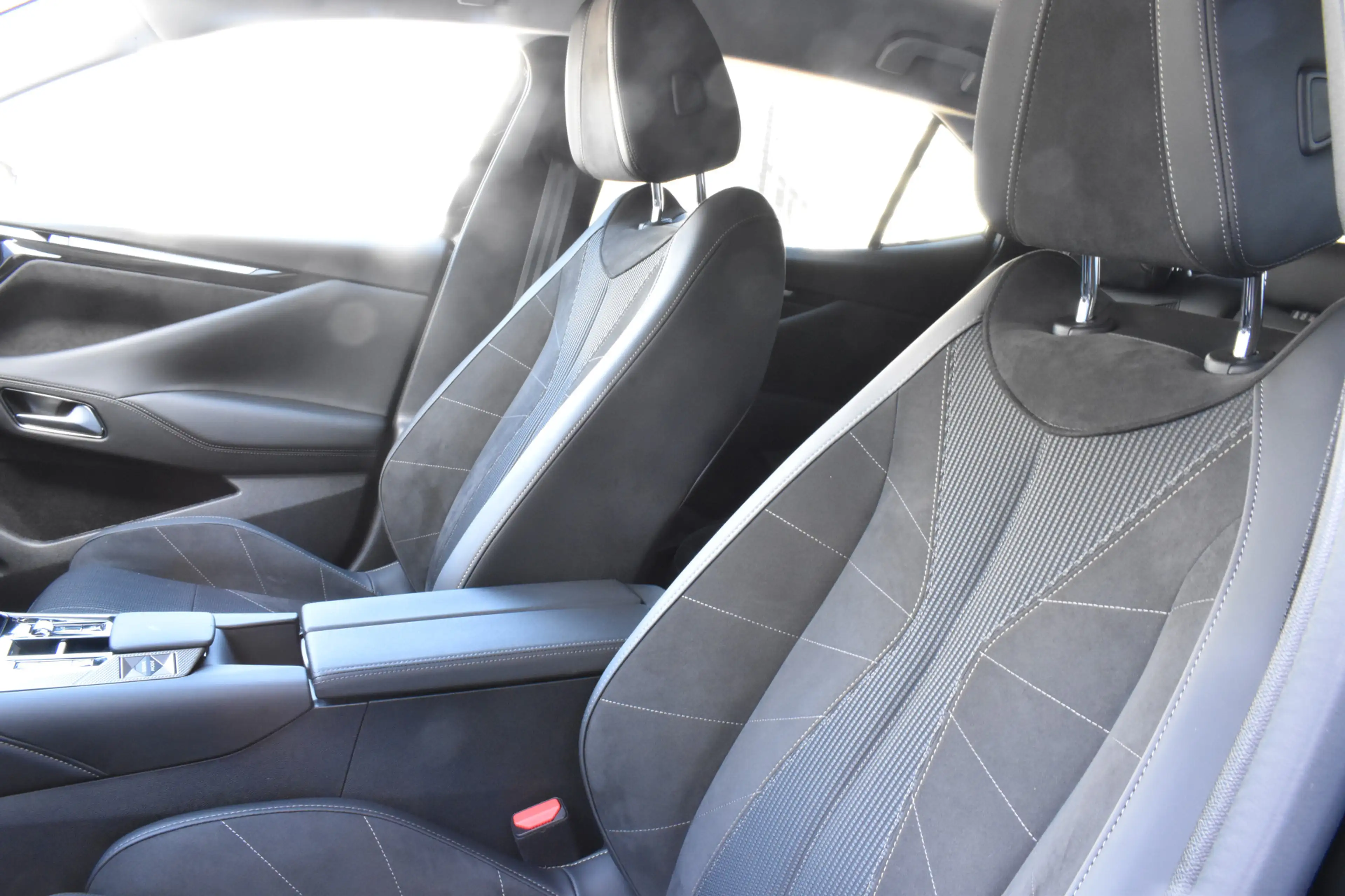 DS Automobiles DS 4 Hybrid 136 DCS-6 Étoile Alcantara | Navi | Airco | — photo 16