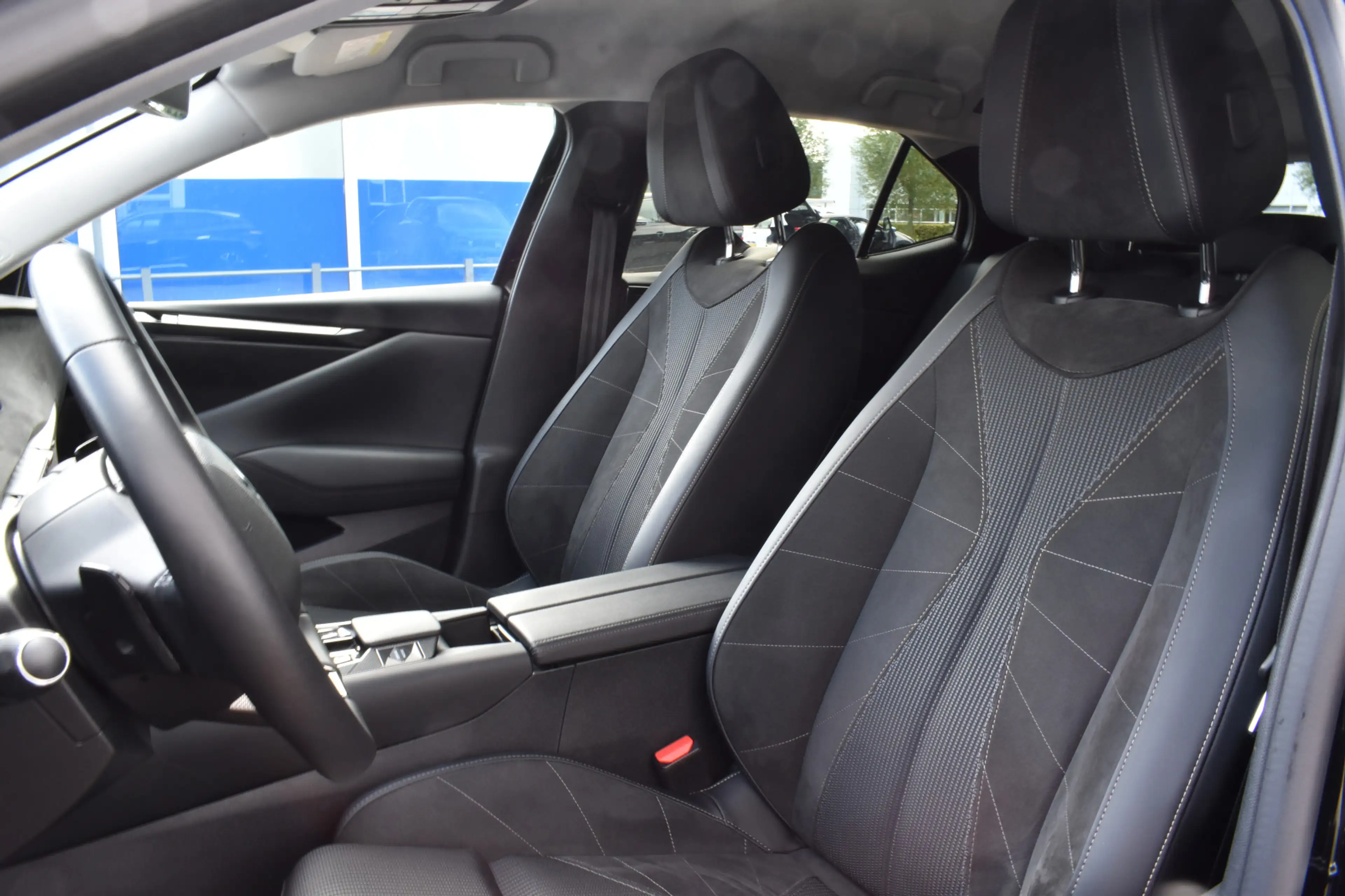 DS Automobiles DS 4 Hybrid 136 DCS-6 Étoile Alcantara | Navi | Airco | — photo 2