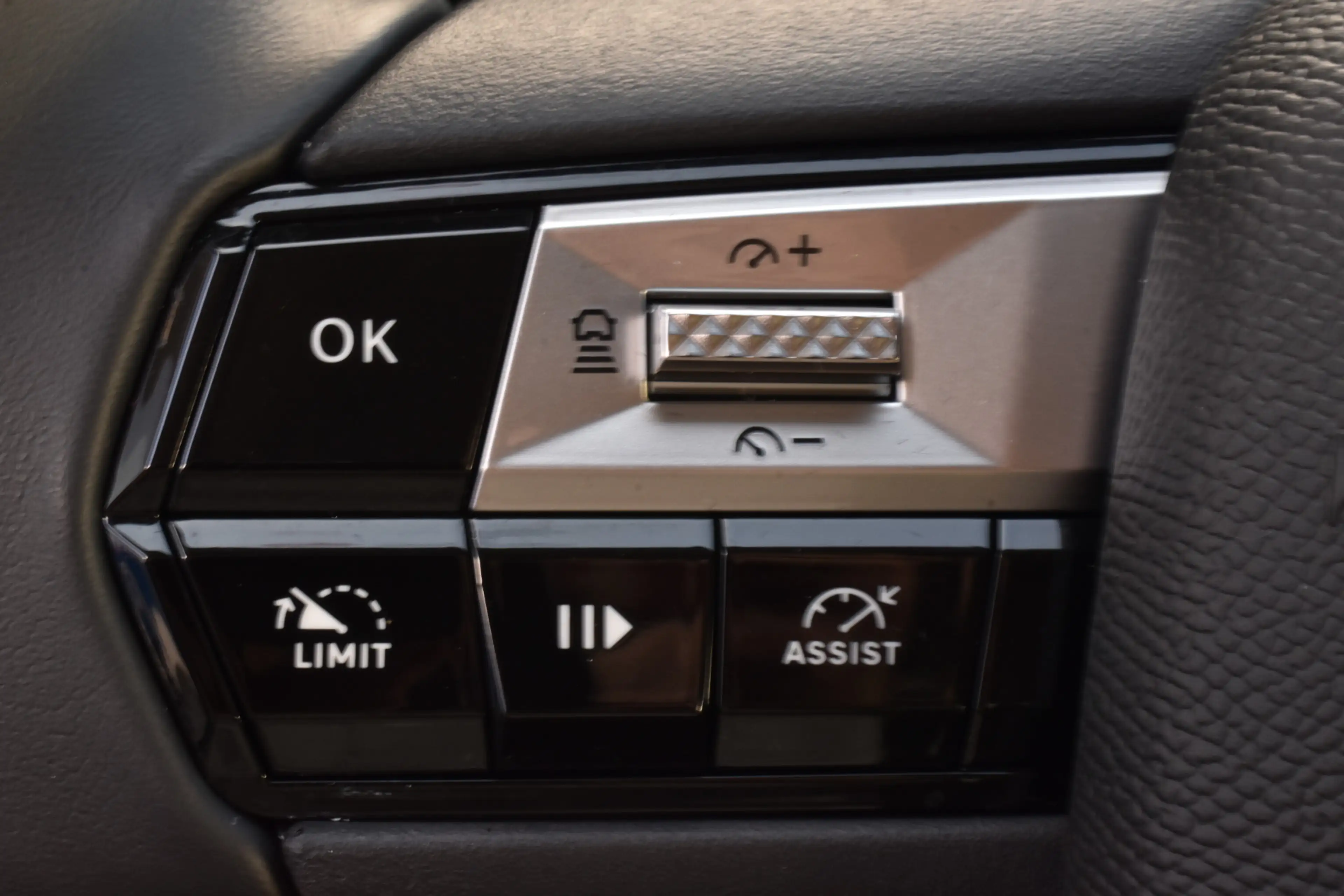 DS Automobiles DS 4 Hybrid 136 DCS-6 Étoile Alcantara | Navi | Airco | — photo 15