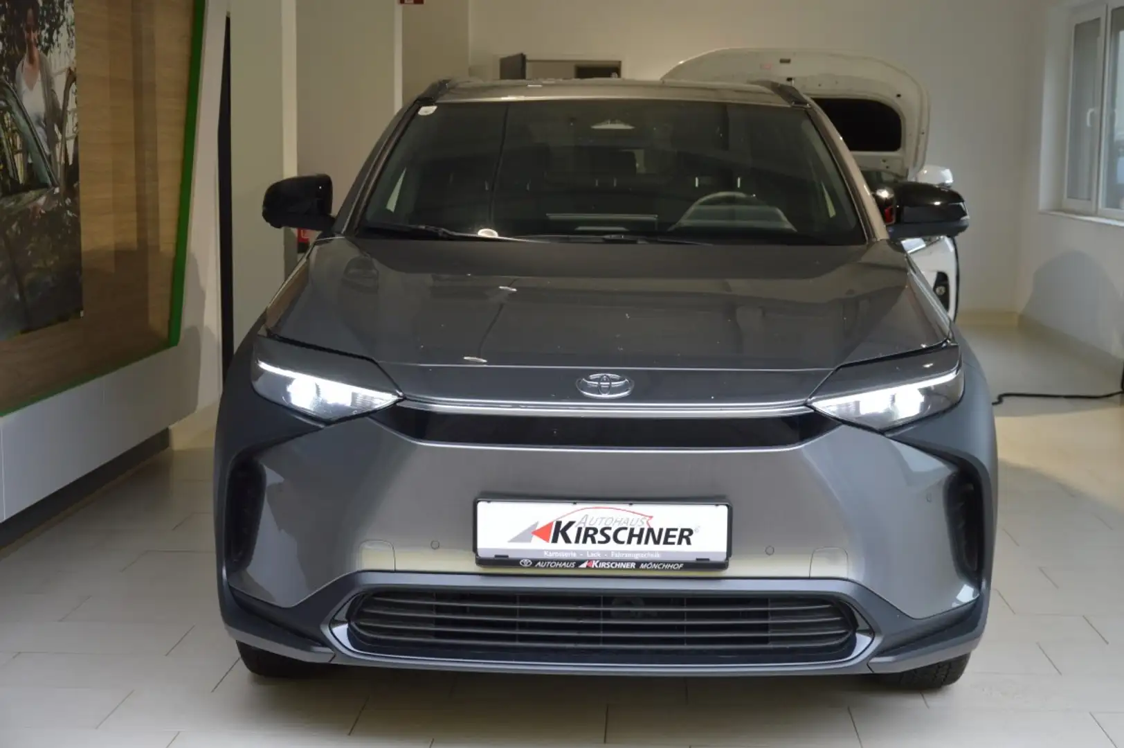 Toyota bZ4X BZ4X Elektro 71,4kWh Aut. Weiß - 2