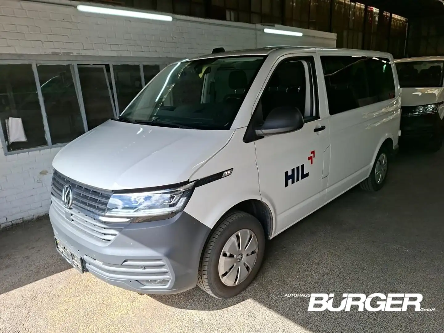 Volkswagen T6.1 Kombi 2.0 TDI 8 Sitze DSG Navi AHK LED Klima StandHZG Ca Weiß - 2
